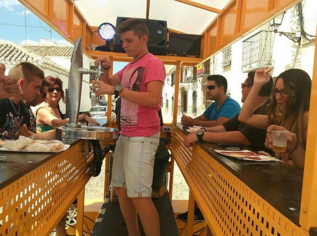  Servire la birra in bicicletta